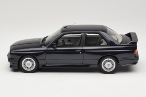 BMW M3 E30 Europameister Macau Blue Otto 1:18 OT1216 Métal — image 3 sur 6