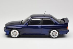 BMW M3 E30 Macau Blue IXO 1:18 18CMC122 Métal — image 3 sur 6
