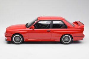 BMW M3 E30 Sport Evolution Rouge Otto 1:12 G033 Résine — image 3 sur 6