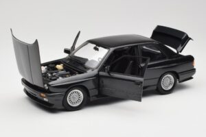 BMW M3 E30 Black Metallic Minichamps 1:18 180020306 Métal — image 2 sur 8