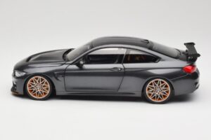 BMW M4 F82 GTS Mineral Grey Metallic Minichamps 1:18 110025222 Métal — image 4 sur 8