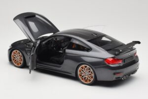 BMW M4 F82 GTS Mineral Grey Metallic Minichamps 1:18 110025222 Métal — image 5 sur 8