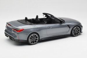 BMW M4 G82 Cabriolet Grey Metallic Minichamps 1:18 155021034 Métal — image 2 sur 6