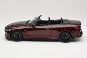 BMW M4 G83 Cabriolet Rouge Métallisé Minichamps 1:18 155021032 Métal — image 3 sur 6
