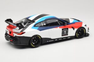 BMW M4 G82 GT4 #1 Presentation 2022 Otto 1:18 OT1228 Résine — image 2 sur 6