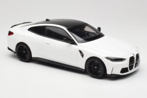 BMW M4 G82 Blanc Minichamps 1:18 155020122 Métal — image 4 sur 6