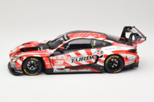 BMW M4 GT3 LMGT3 #31 D. Leung / S. Gelael / A. Farfus Team WRT 2nd Place 24 Hours of Le Mans 2024 Minichamps 1:18 113242431 M — image 4 sur 8