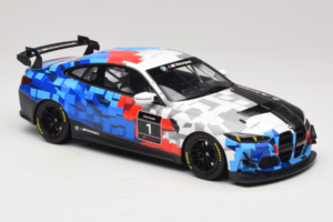 BMW M4 GT4 #1 Presentation 2024 Otto 1:18 OT1125 Résine — image 4 sur 6