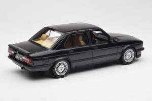 BMW M5 E28 Diamond Noir Otto 1:18 OT184 Résine — image 2 sur 6