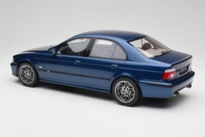 BMW M5 E39 Avus Bleu Otto 1:12 G073 Résine — image 5 sur 6