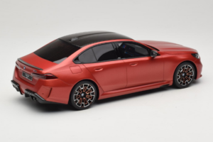 BMW M5 G90 Beach Orange GT Spirit 1:18 GT966 Résine — image 2 sur 6