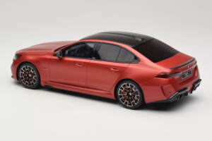 BMW M5 G90 Beach Orange GT Spirit 1:18 GT966 Résine — image 5 sur 6