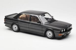 BMW M535i E28 Diamond Noir AUTOart 1:18 75162 Métal — image 6 sur 8