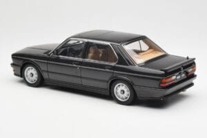 BMW M535i E28 Diamond Noir AUTOart 1:18 75162 Métal — image 7 sur 8