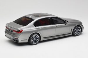 BMW M760i G12 V12 Final Edition Gris GT Spirit 1:18 GT478 Résine — image 2 sur 6