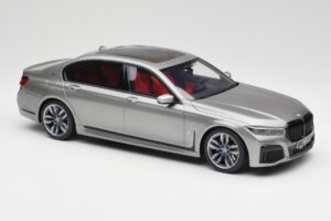 BMW M760i G12 V12 Final Edition Gris GT Spirit 1:18 GT478 Résine — image 4 sur 6