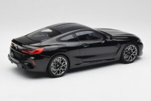 BMW M8 F92 Noir Saphir Minichamps 1:18 110029021 Métal — image 3 sur 8