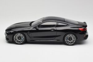 BMW M8 F92 Noir Saphir Minichamps 1:18 110029021 Métal — image 4 sur 8