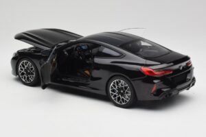 BMW M8 F92 Noir Saphir Minichamps 1:18 110029021 Métal — image 5 sur 8