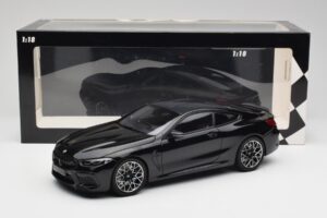 BMW M8 F92 Noir Saphir Minichamps 1:18 110029021 Métal — image 8 sur 8