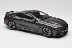 BMW M8 F92 Grey Metallic Minichamps 1:18 110029022 Métal — image 6 sur 8