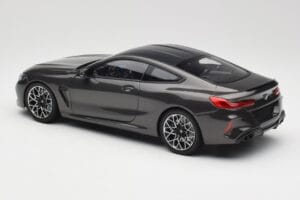 BMW M8 F92 Grey Metallic Minichamps 1:18 110029022 Métal — image 7 sur 8
