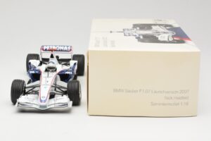 BMW Sauber F1.07 #9 N. Heidfeld Launch Version 2007 Minichamps 1:18 80430426994 Métal — image 6 sur 7
