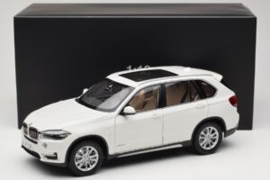 BMW X5 E70 Alpine White Paragon 1:18 PA-97073 Métal — image 8 sur 8