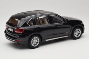 BMW X5 E70 Sapphire Black Paragon 1:18 PA-97071 Métal — image 3 sur 8