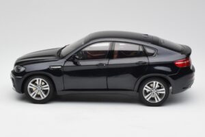 BMW X6 M F86 Noir Kyosho 1:18 80432157613 Métal — image 4 sur 8