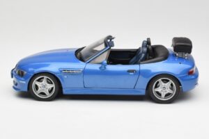 BMW Z3 M Roadster Avec Porte-Bagages Bleu Métallique UT Models 1:18 20416 Métal — image 4 sur 8