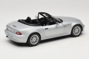 BMW Z3 Roadster 1.8 Argent Édition Concessionnaire UT Models 1:18 80439411712 Métal — image 3 sur 8