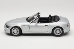 BMW Z3 Roadster 1.8 Argent Édition Concessionnaire UT Models 1:18 80439411712 Métal — image 4 sur 8