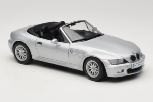 BMW Z3 Roadster 1.8 Argent Édition Concessionnaire UT Models 1:18 80439411712 Métal — image 6 sur 8