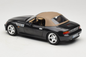BMW Z3 Roadster Vert Édition Concessionnaire UT Models 1:18 80439411711 Métal — image 7 sur 8