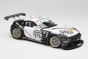 BMW Z4 #676 H. Stuck / J. Hennerici / D. Hurtgen Team Schubert Nürburgring 24 Hours 2006 AUTOart 1:18 80649 Métal — image 4 sur 6