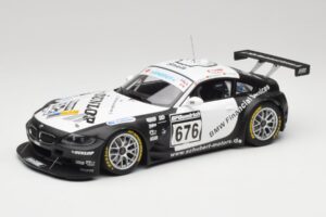BMW Z4 #676 H. Stuck / J. Hennerici / D. Hurtgen Team Schubert Nürburgring 24 Hours 2006 AUTOart 1:18 80649 Métal