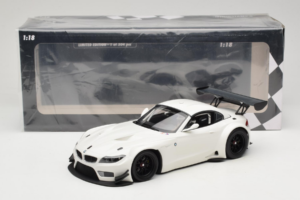 BMW Z4 GT3 E89 Blanc Minichamps 1:18 151122301 Métal — image 6 sur 6