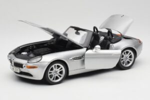 BMW Z8 E52 Titanium Silver Maisto 1:18 536896 Métal — image 2 sur 8
