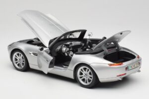 BMW Z8 E52 Titanium Silver Maisto 1:18 536896 Métal — image 5 sur 8
