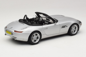 BMW Z8 Argent 007 The World Is Not Enough AUTOart 1:18 70511 Métal — image 3 sur 8