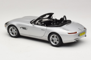 BMW Z8 Argent 007 The World Is Not Enough AUTOart 1:18 70511 Métal — image 7 sur 8