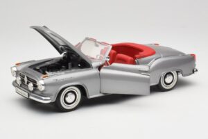 Borgward Isabella Cabriolet Argent Revell 1:18 8411 Métal — image 2 sur 8