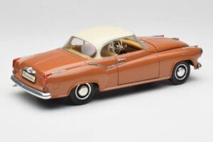 Borgward Isabella Coupé Bronze Blanc Revell 1:18 08982 Métal — image 3 sur 8