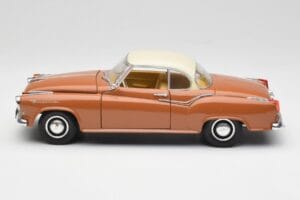 Borgward Isabella Coupé Bronze Blanc Revell 1:18 08982 Métal — image 4 sur 8