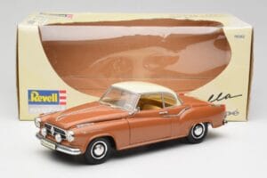 Borgward Isabella Coupé Bronze Blanc Revell 1:18 08982 Métal — image 5 sur 8
