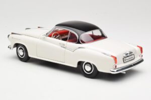 Borgward Isabella Coupé Blanc Revell 1:18 08982-W1 Métal — image 7 sur 8