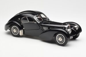 Bugatti 57SC Atlantic Noir CMC 1:18 M-085 Métal — image 4 sur 6
