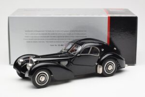 Bugatti 57SC Atlantic Noir CMC 1:18 M-085 Métal — image 6 sur 6