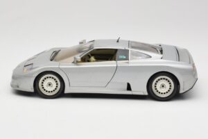 Bugatti EB110 Argent Bburago 1:18 3035-S Métal — image 4 sur 8